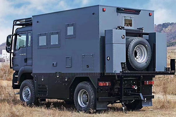 Vehiculo-de-expedicion-de-aventura-04